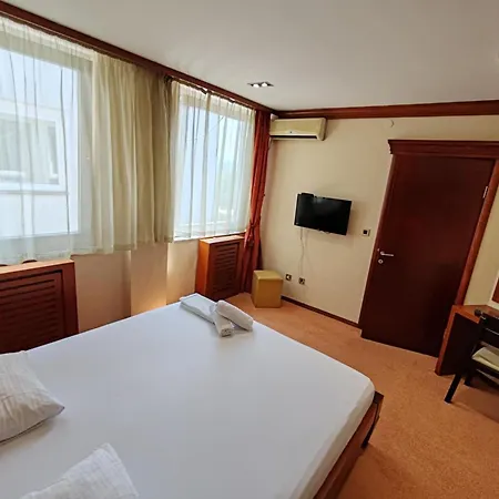 Centar Za Do 4 Osobe Appartamento Novi Sad